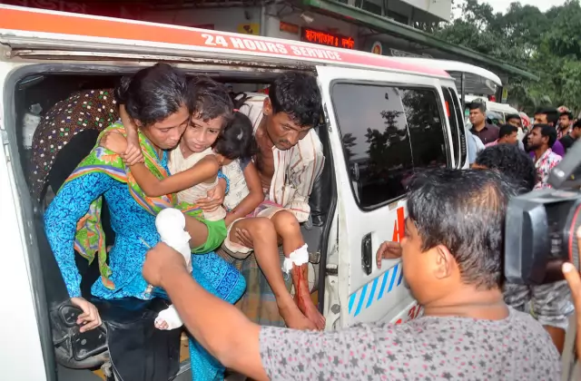 বেলুন বিক্রেতাকে ঘিরে ধরাই কাল হলো পাঁচ শিশুর