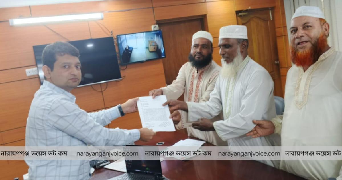 মানববন্ধনের পর বন্দর উপজেলা জামায়াতে ইসলামীর স্মারকলিপি প্রদান—রোডস অ্যান্ড হাইওয়ে কর্তৃপক্ষের ১৫ দিনের মধ্যে মেরামত শুরু এবং নভেম্বর ডিসেম্বরের মধ্যে পূর্ণ সংস্কারে প্রতিশ্রুতি।