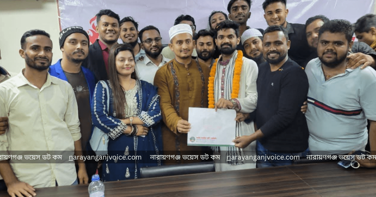 নারায়ণগঞ্জ-১ আসনে এনসিপির মনোনয়ন নিলেন কবি নিরব রায়হান