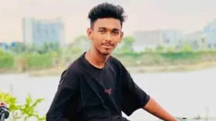 সিদ্ধিরগঞ্জে ভয়াবহ ত্রিমুখী সংঘর্ষ: প্রাণ গেল তরুণের, আহত ২