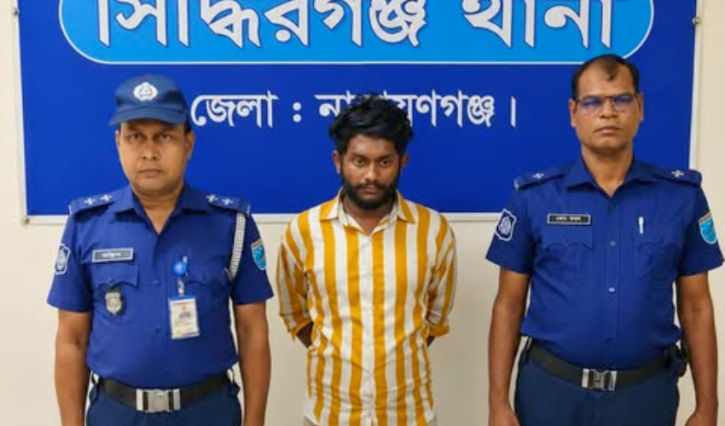 সিদ্ধিরগঞ্জে অস্ত্র ও মাইক্রোবাসসহ ডাকাত দলের সদস্য গ্রেপ্তার