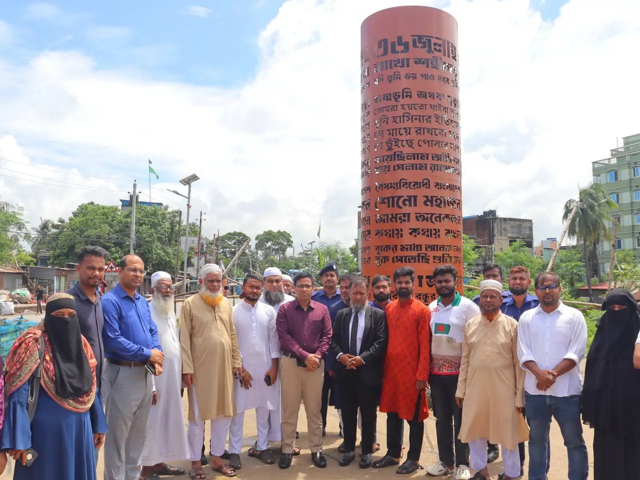 নারায়ণগঞ্জে জুলাই স্মৃতিস্তম্ভ পরিদর্শনে জেলা প্রশাসক: সংরক্ষণ ও সৌন্দর্যবর্ধনের দিকনির্দেশনা