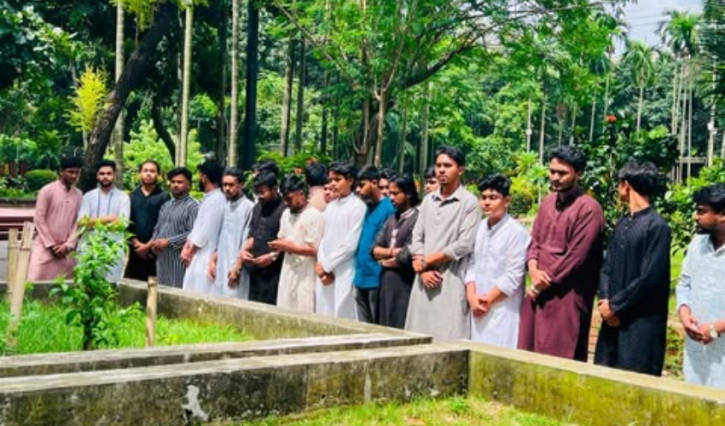 ইনকিলাব মঞ্চের আহ্বায়ক শরিফ ওসমান বিন হাদির কবর জিয়ারত ও দোয়া করলো ‘জাতীয় ছাত্রশক্তি’