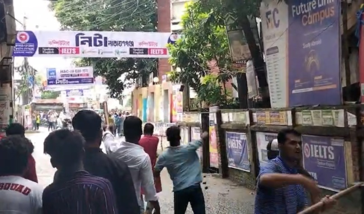 তোলারাম কলেজে বক্তব্য নিয়ে দ্বন্দ্বে ছাত্রদল-শিবির সংঘর্ষ, আহত ৫