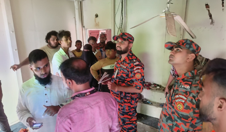 গ্যাসের লিকেজ থেকে অগ্নিকাণ্ড: বন্দরে শিশুসহ একই পরিবারের ৩ জন আশঙ্কাজনক