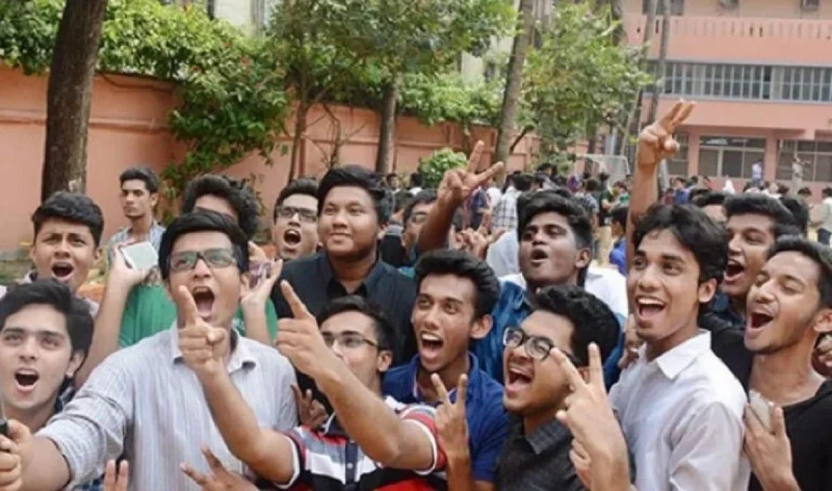 এসএসসিতে নারায়ণগঞ্জে পাসের হার বাড়লেও, কমেছে জিপিএ-৫