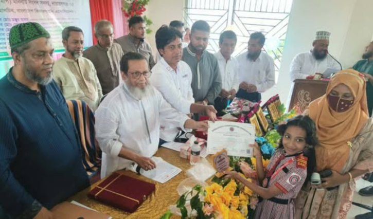 বন্দরে বৃত্তিপ্রাপ্ত শিক্ষার্থীদের সংবর্ধনা ও সনদ বিতরণ