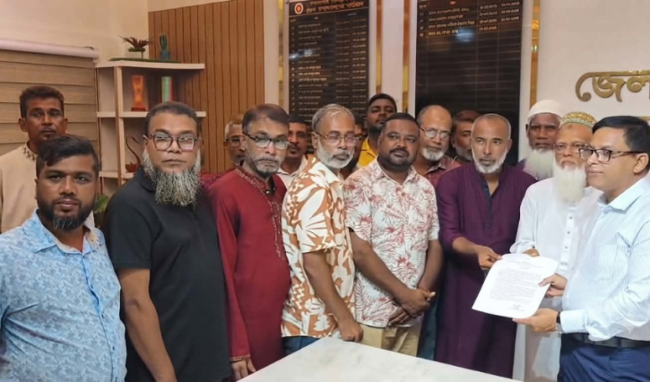 ফতুল্লায় জেলা পরিষদ সংলগ্ন এলাকায় টেক্সি-মাইক্রোবাস স্ট্যান্ড না করার দাবি