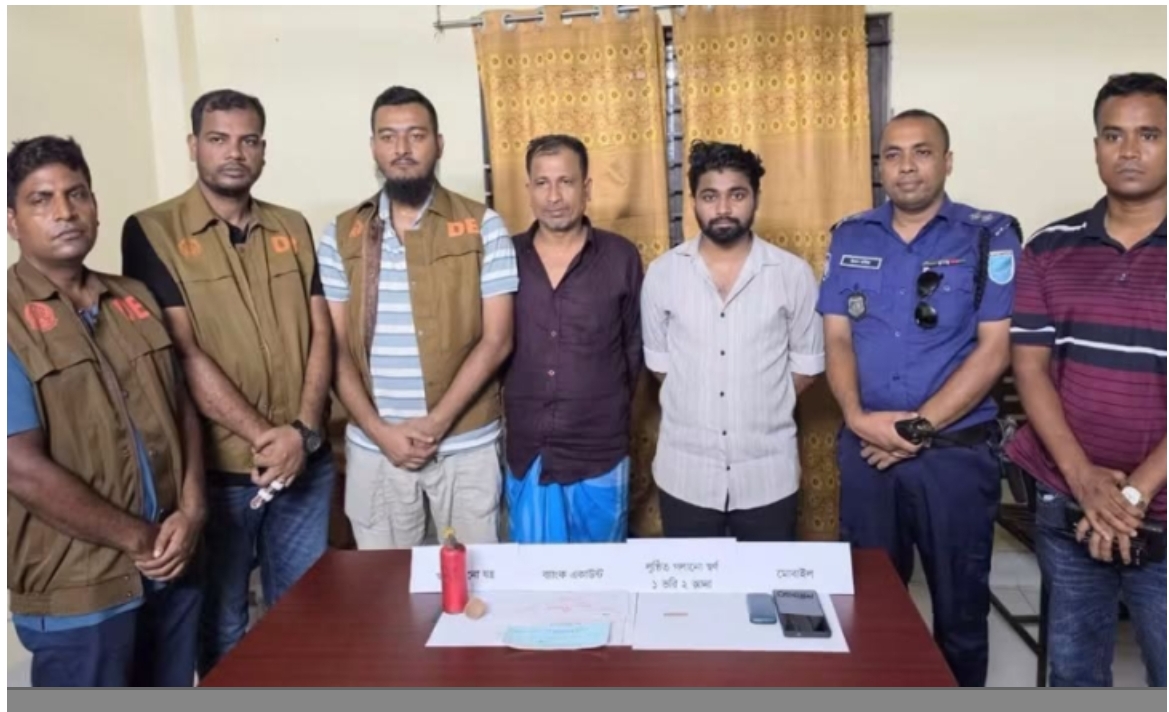 ফতুল্লায় চাঞ্চল্যকর ডাকাতি: ডিবি পুলিশের জালে আন্তঃজেলা ডাকাত চক্রের ২ সদস্য, লুণ্ঠিত স্বর্ণ উদ্ধার