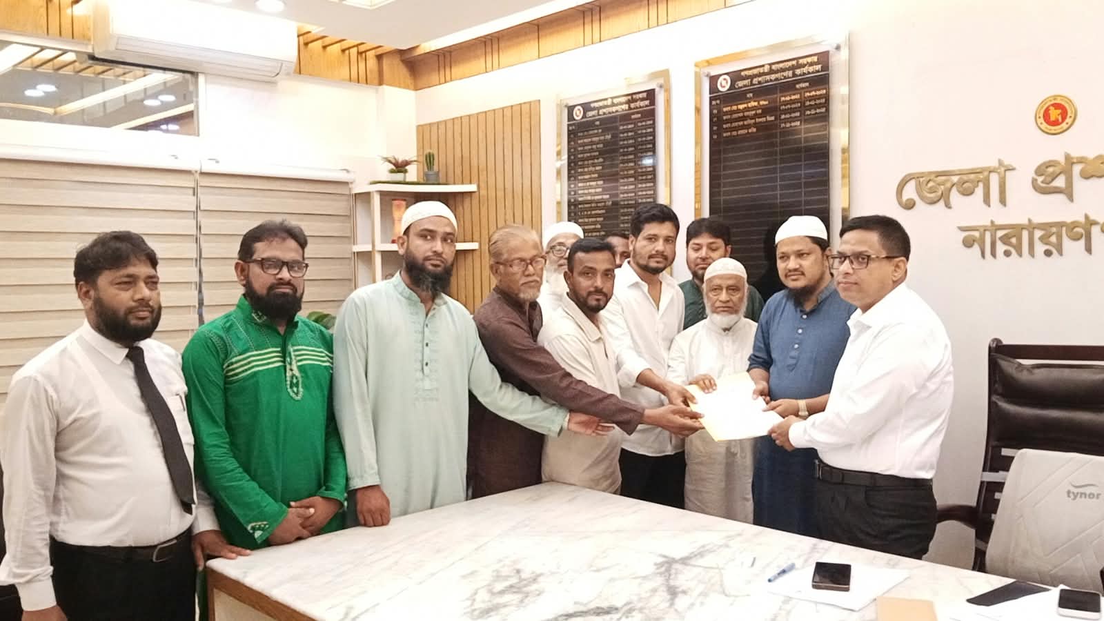 ৫ সেপ্টেম্বর ৬ দফার দাবিতে লংমার্চ: ডিসি-এসপি। নারায়ণগঞ্জের সাথে ১১ দলীয় নেতাদের সাক্ষাৎ ও স্মারকলিপি প্রদান