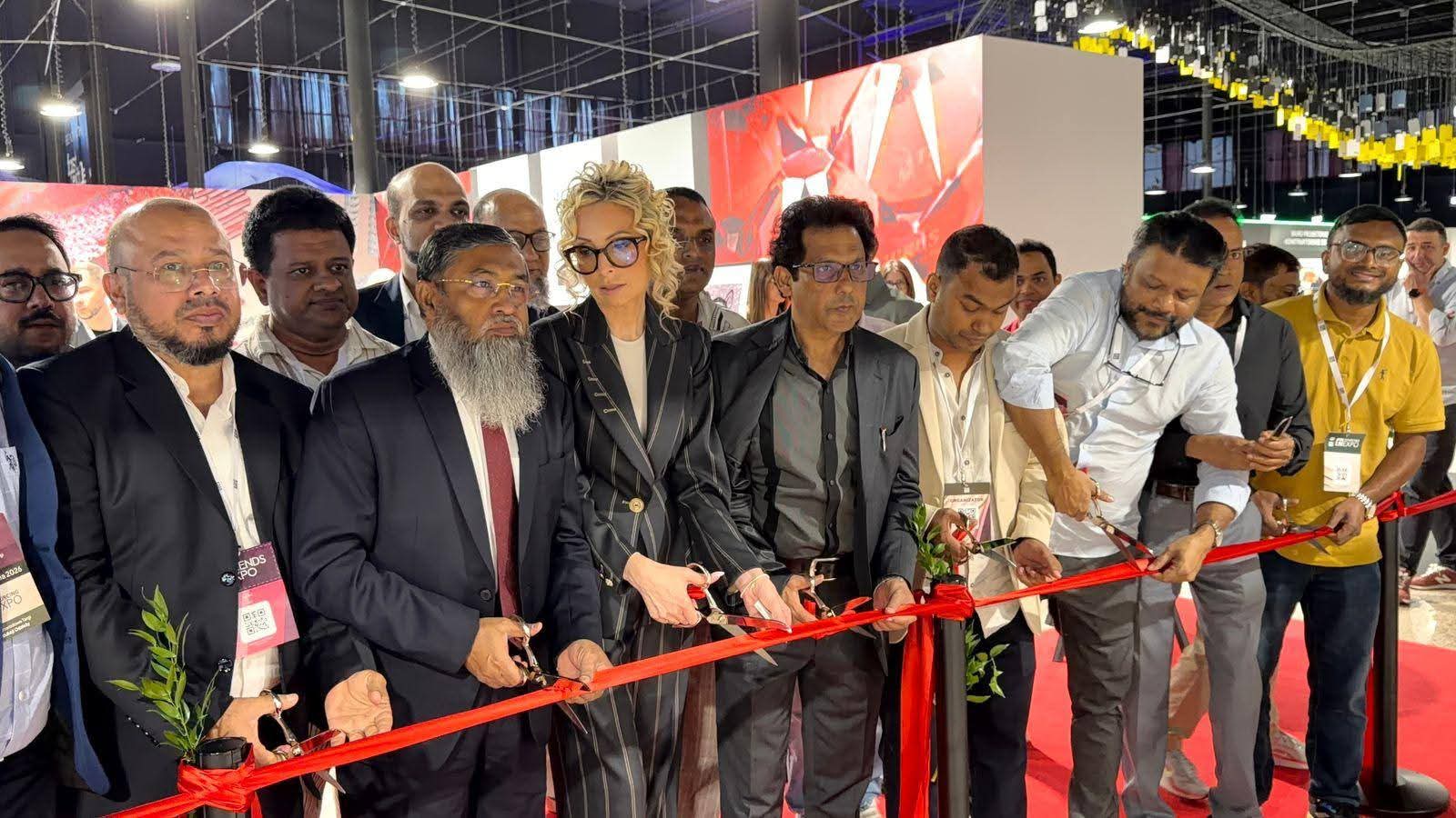 আন্তর্জাতিক পোশাক মেলা: পোল্যান্ডে বাংলাদেশি প্রতিনিধিদলের নেতৃত্বে হাতেম