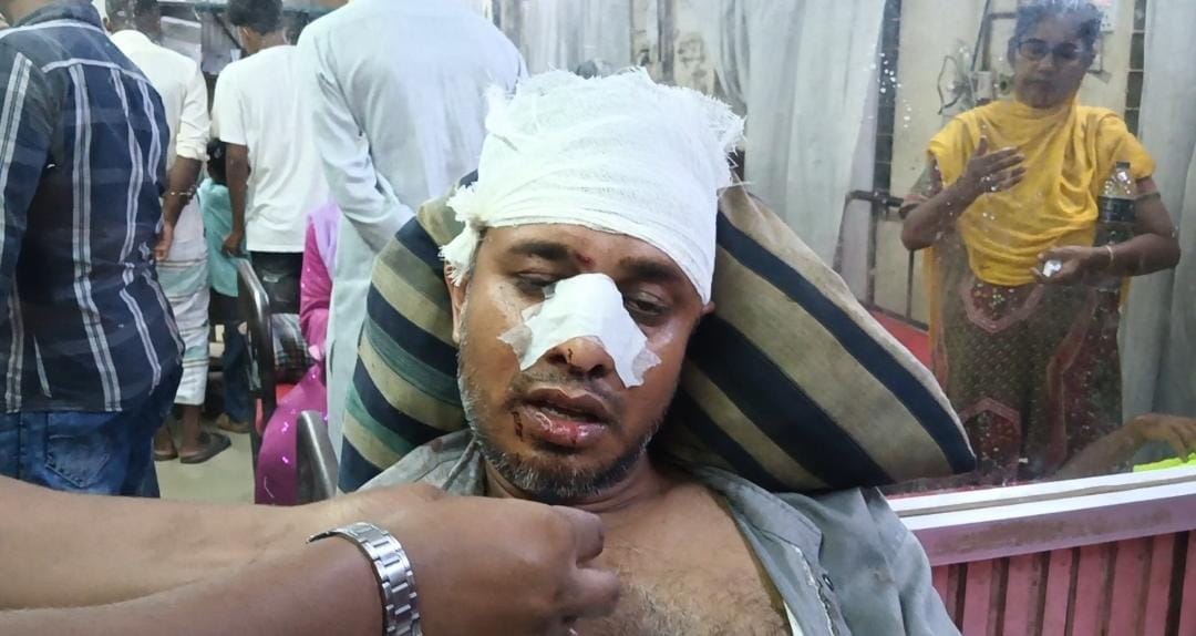 ফতুল্লায় জামায়াত নেতাকে কুপিয়ে ও পিটিয়ে জখম, 'ডিসেম্বরে আপা আসবে' বলে হুমকির অভিযোগ