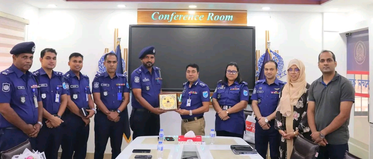 বিদায় ও বরণ নারায়ণগঞ্জের নতুন টিআই (প্রশাসন) জিয়াউদ্দীন, আব্দুল করিমকে বদলিজনিত বিদায় সংবর্ধনা