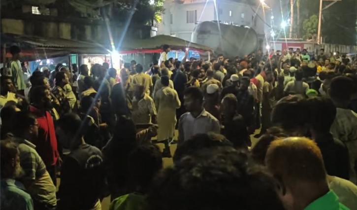 সাবেক কাউন্সিলর সাগরকে গ্রেফতা‌রে পু‌লি‌শের অভিযান, রাস্তা অব‌রোধ ক‌রে স্থানীয়দের বাধা