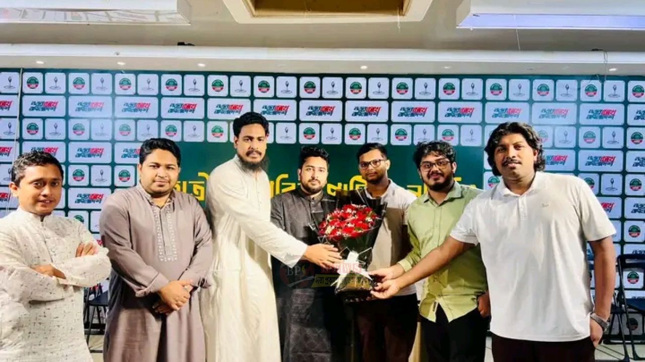 জাতীয় ছাত্রশক্তির নবনির্বাচিত নেতৃত্বের সঙ্গে এনসিপি শীর্ষ নেতাদের মতবিনিময়