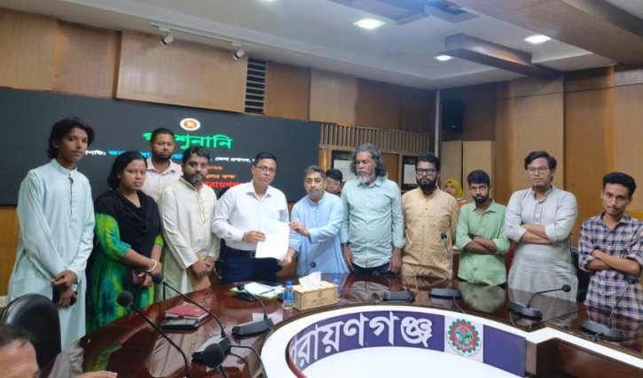 ঢাকা-নারায়ণগঞ্জ রুটে বর্ধিত বাস ভাড়া প্রত্যাহারের দাবিতে জেলা প্রশাসককে স্মারকলিপি