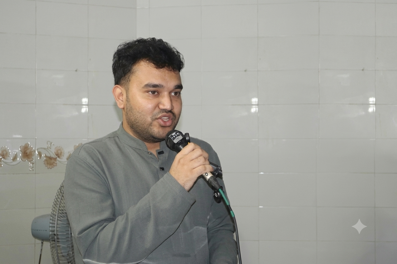 ‘আরেকবার কর্মীর গায়ের রক্ত পড়লে থানার ইট খুলে নেওয়া হবে’: ফতুল্লায় এনসিপি আহ্বায়কের হুঁশিয়ারি