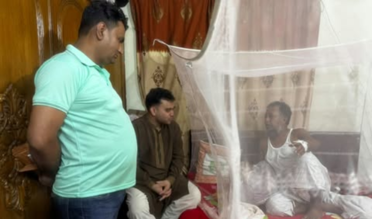 ডেঙ্গু আক্রান্ত বিএনপি নেতা টিপুর খোঁজে বাড়িতে এনসিপি আহ্বায়ক যুবায়ের সরদার
