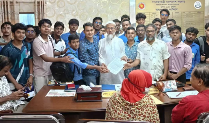তোলারাম কলেজে বাসের সংকট ও ঝুঁকিপূর্ণ বাহন: বাসের সংখ্যা বৃদ্ধি ও দ্রুত মেরামতের দাবি শিক্ষার্থীদের