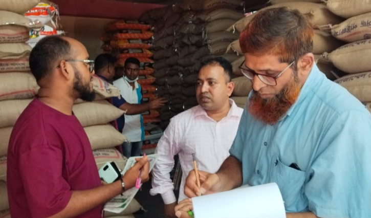 সোনারগাঁয়ে পাটজাত মোড়ক ব্যবহার না করায় ৩ ব্যবসায়ীকে জরিমানা