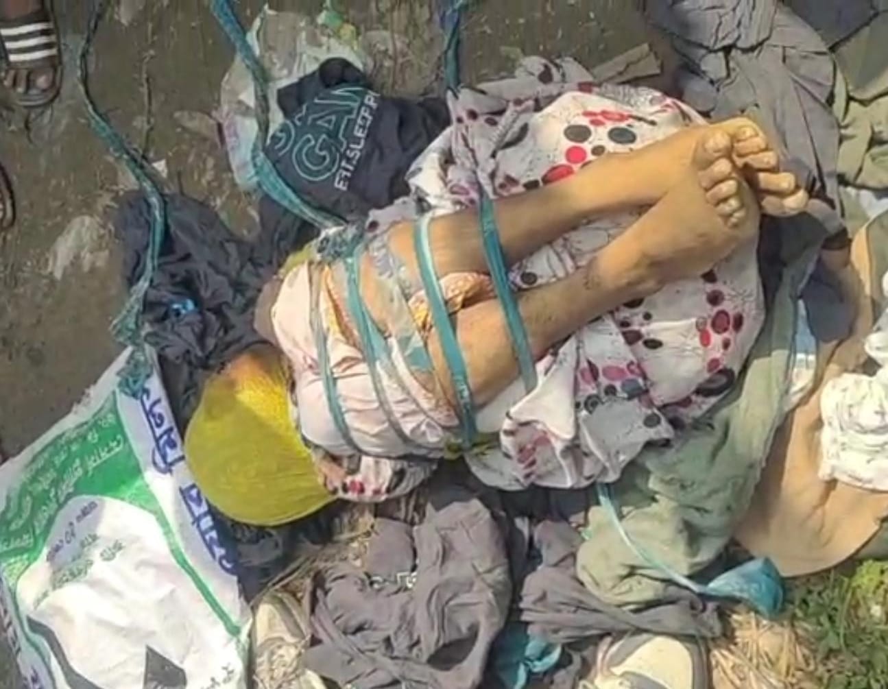 লিংক রোডে অজ্ঞাত কিশোরীর হাত-পা বাধা বস্তাবন্দি মরদেহ উদ্ধার