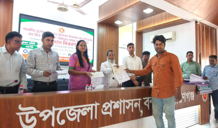 নারায়ণগঞ্জের বন্দরে ২৯টি পূজামণ্ডপে নগদ অর্থ ও চাল বিতরণ