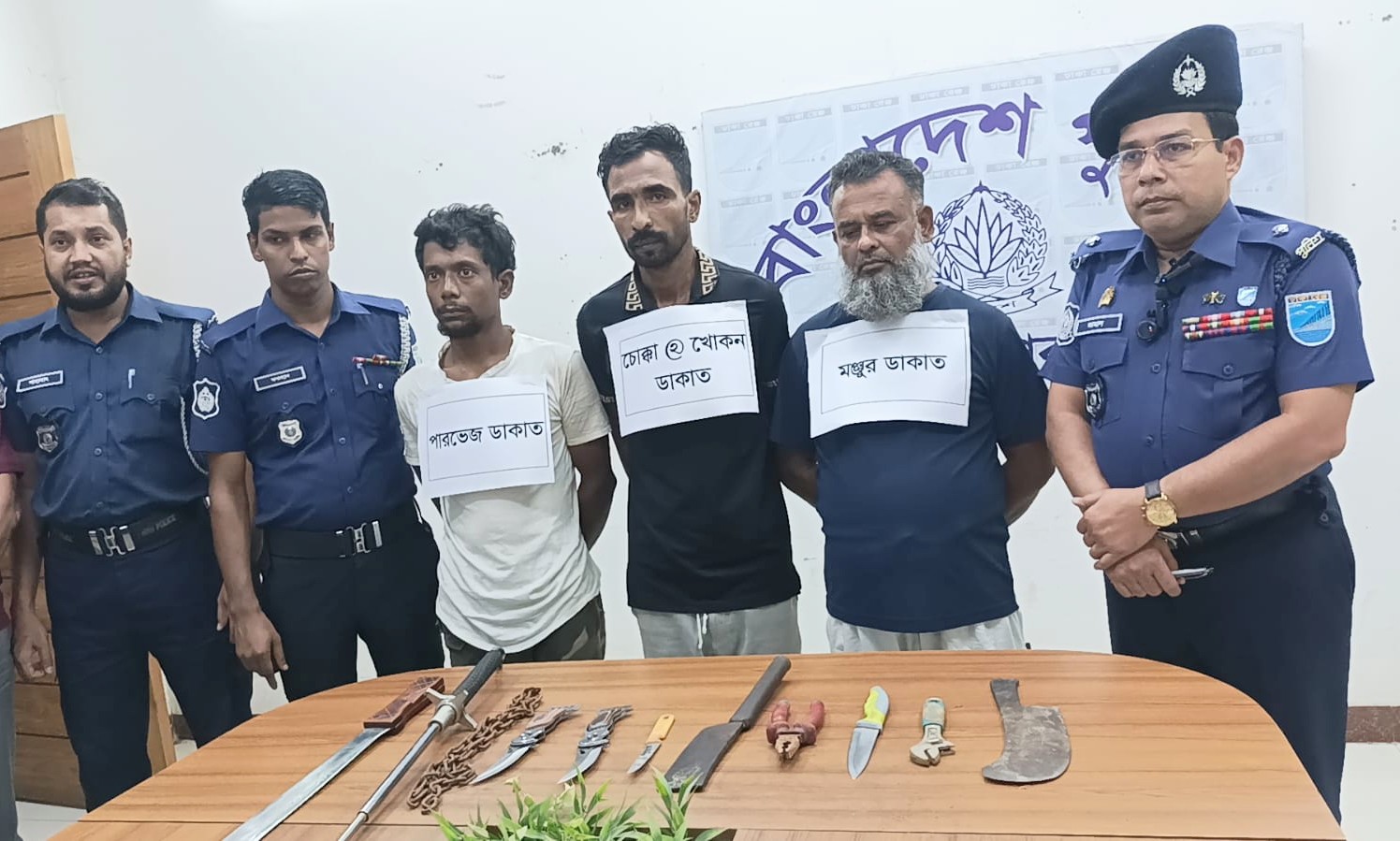 বন্দরে ১১ মামলার আসামি খোকন ডাকাতসহ গ্রেপ্তার ৩