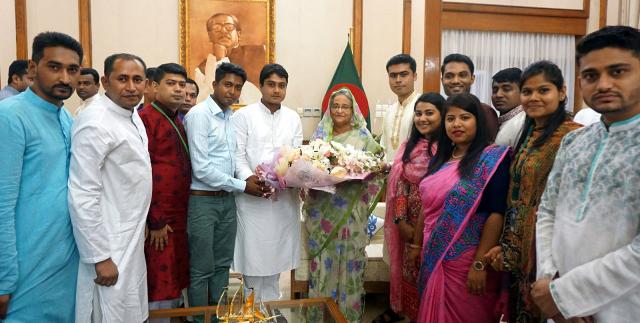 à¦›à¦¾à¦¤à§à¦°à¦²à§€à¦—à§‡à¦° à¦ªà¦° à¦¯à§à¦¬à¦²à§€à¦— à¦§à¦°à§‡à¦›à¦¿: à¦ªà§à¦°à¦§à¦¾à¦¨à¦®à¦¨à§à¦¤à§à¦°à§€